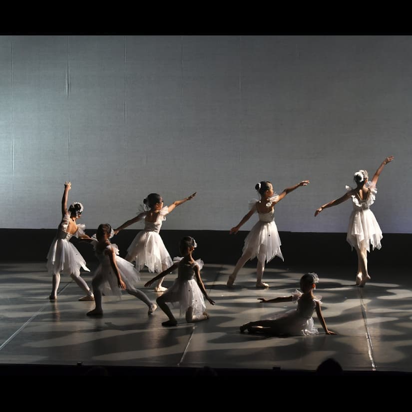 写真１：福本まゆみモダンバレエアート第６回ミニコンサート：福本まゆみモダンバレエアート：大阪・服部緑地・豊中